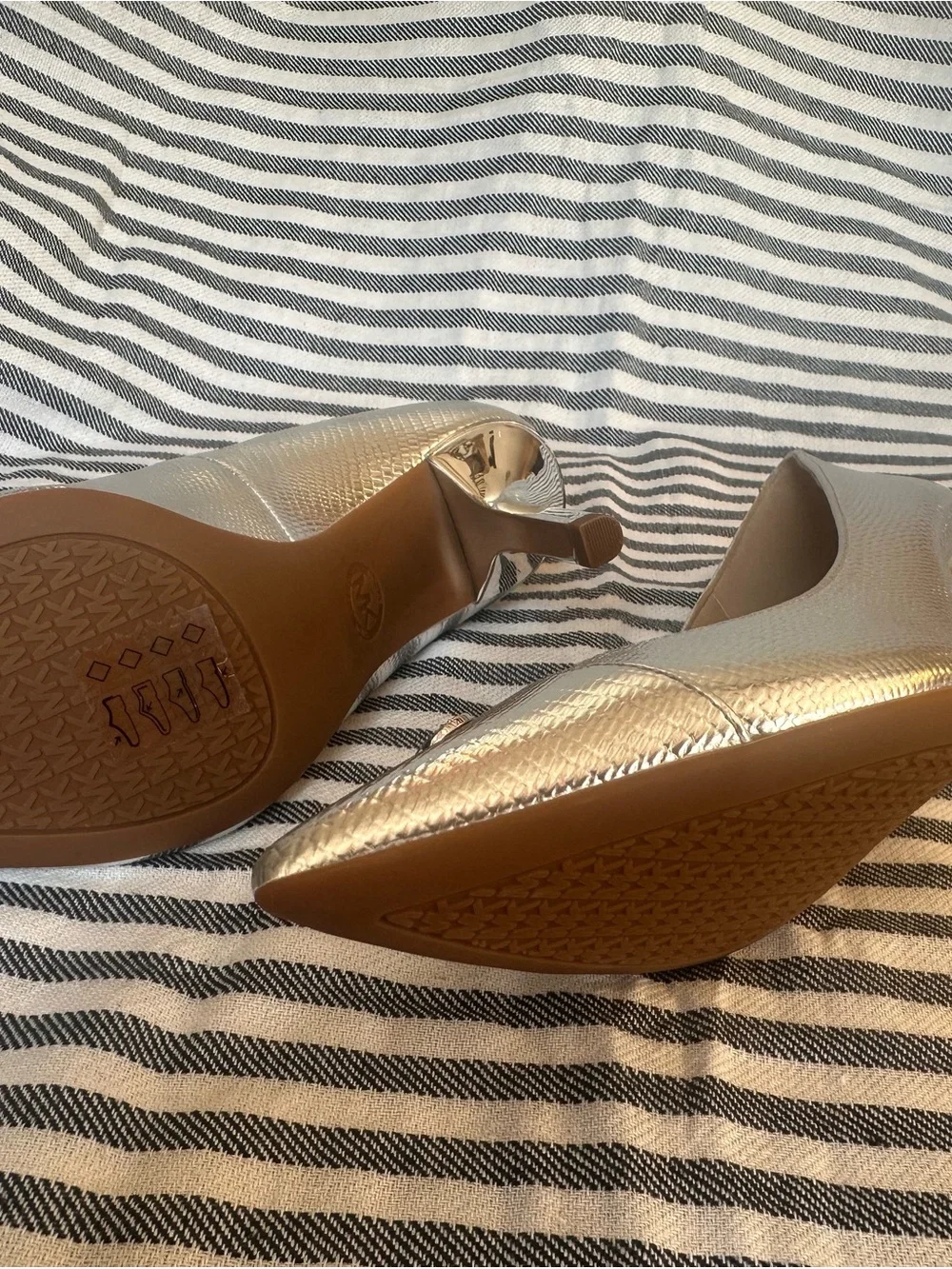 Michael Kors Silver Metallic Lizard Embossed Pointed Toe Pumps